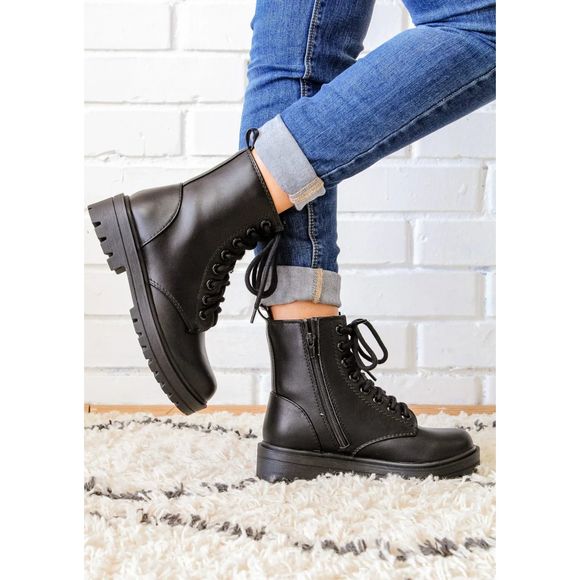 $75 NEW Soda Firm Combat Black Laced up Bootie Boots Size 8.5 - Picture 1 of 10